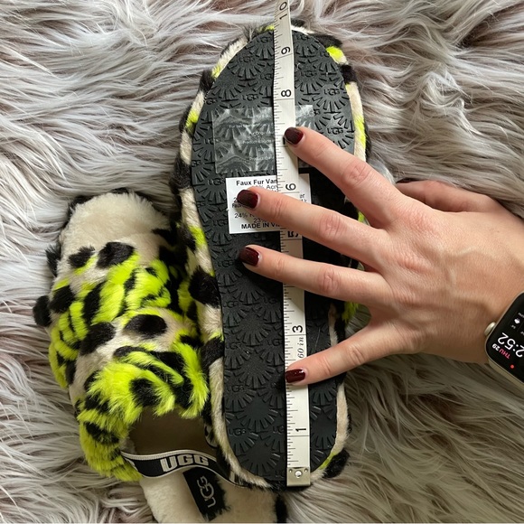 NWOT Ugg Fluff Yeah Green Animal Print Sandals - Picture 9 of 9